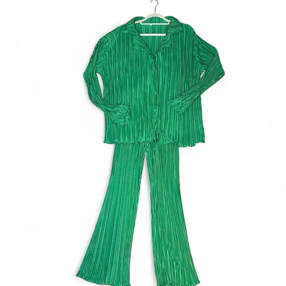 Kelly Green Plissé 2-Piece Outfit | Sz L 💚 - Picture 5 of 10